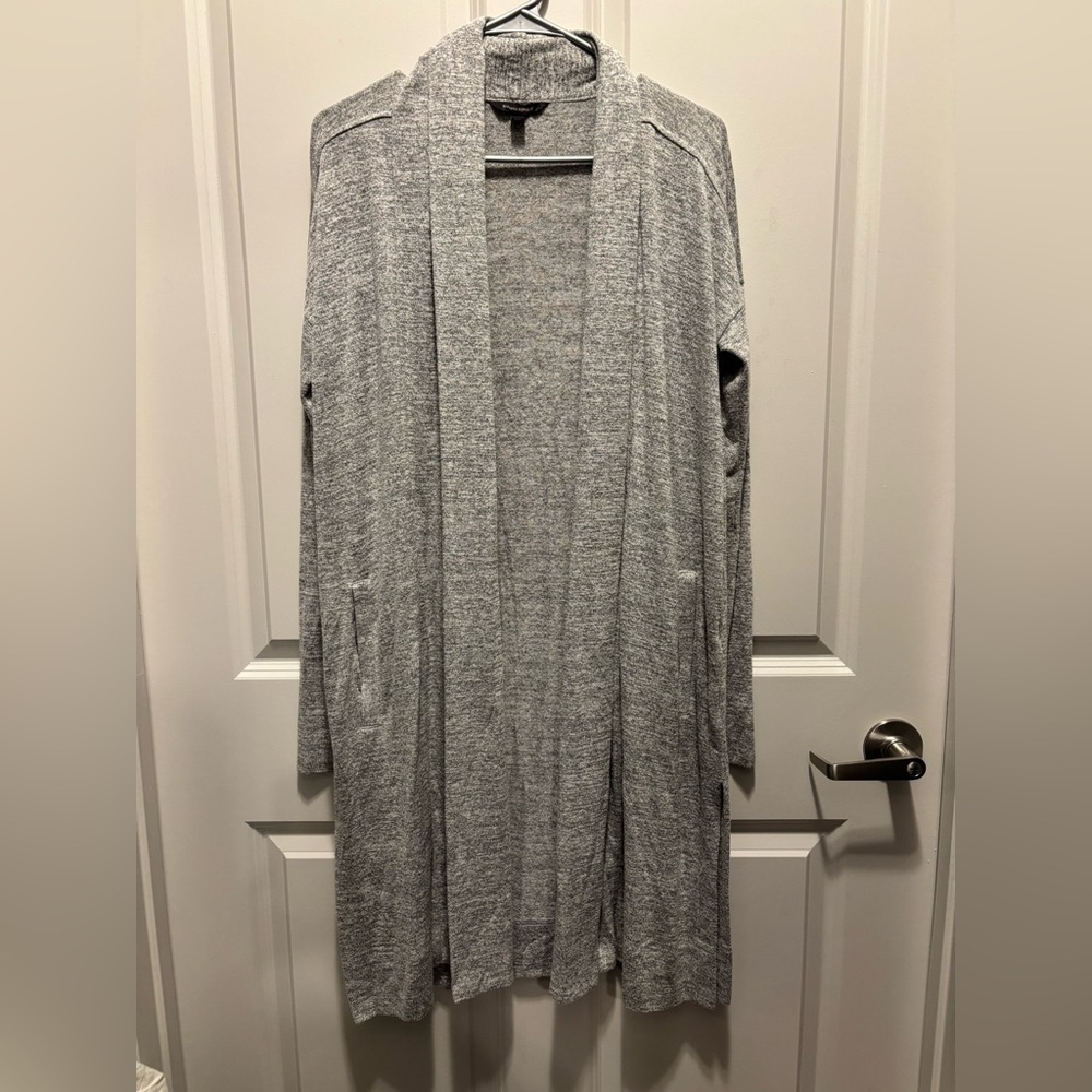 Banana Republic Women’s Medium Light Grey Long Sleeve Luxspun Cardigan Sweater